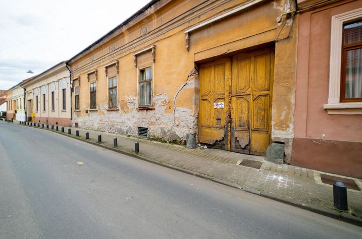 Casă - 4 camere de vanzare ULTRACENTRAL - Arad anunturi imobiliare Arad