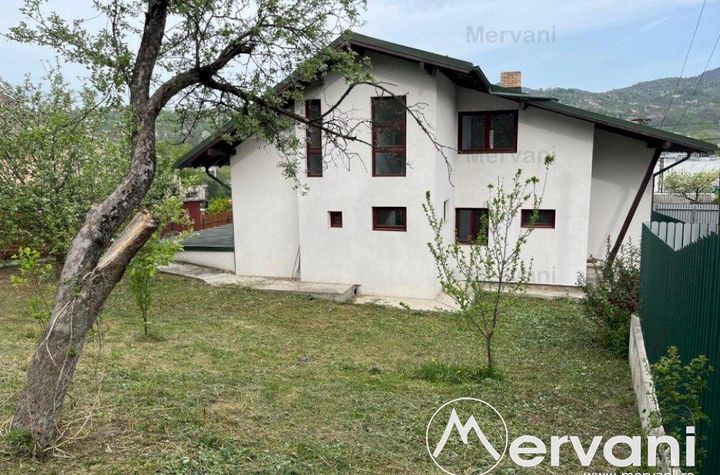 Casă - 9 camere de vanzare COMARNIC - Prahova anunturi imobiliare Prahova