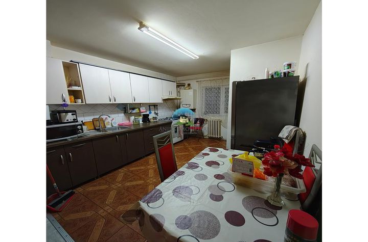 Apartament 3 camere de vanzare ZORILOR - Cluj anunturi imobiliare Cluj