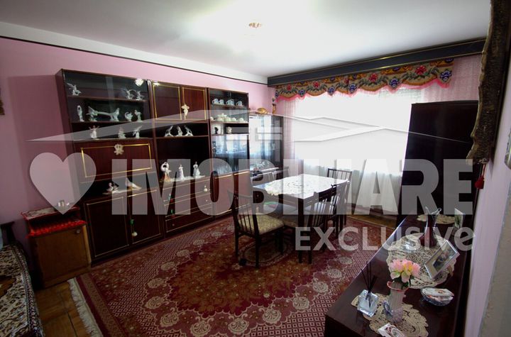 Apartament 3 camere de vanzare AUREL VLAICU - Arad anunturi imobiliare Arad