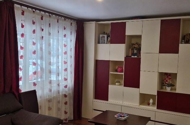 Apartament 3 camere de vanzare TRACTORU - Brasov anunturi imobiliare Brasov