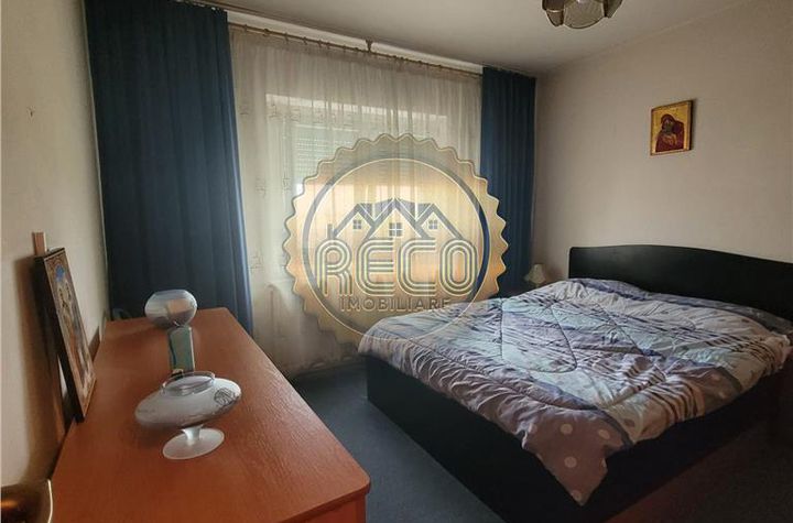 Apartament 3 camere de vanzare CENTRAL - Bihor anunturi imobiliare Bihor