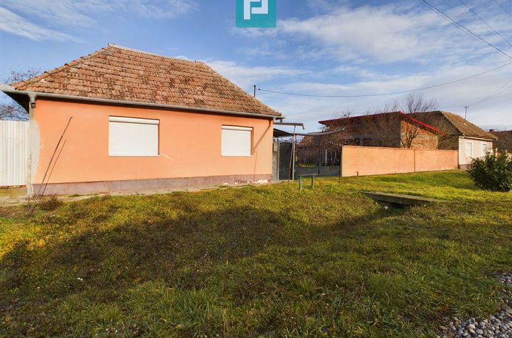 Casă - 3 camere de vanzare TURNU - Arad anunturi imobiliare Arad