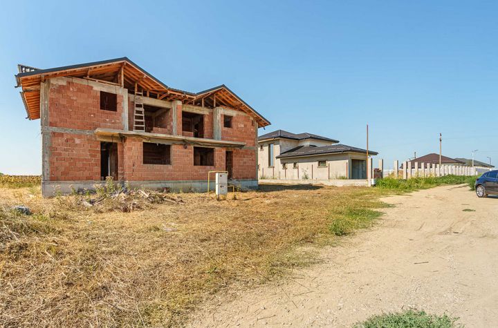 Casă - 5 camere de vanzare CREVEDIA - Dambovita anunturi imobiliare Dambovita