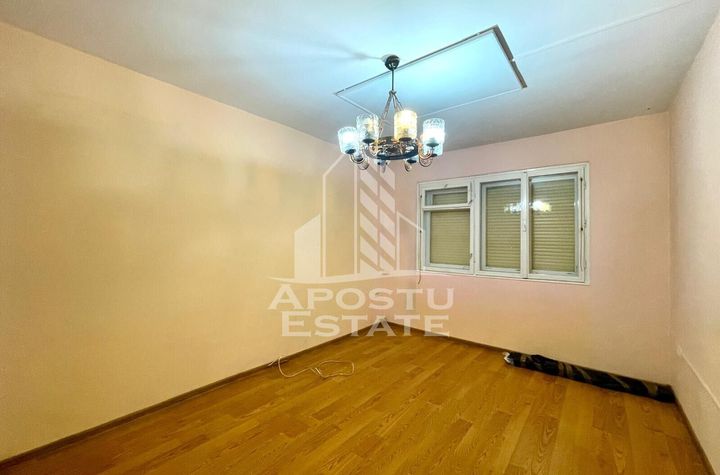 Apartament 3 camere de vanzare AUREL VLAICU - Arad anunturi imobiliare Arad