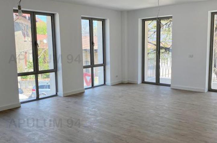 Apartament 3 camere de vanzare CARTIERUL ARMENESC - Bucuresti anunturi imobiliare Bucuresti