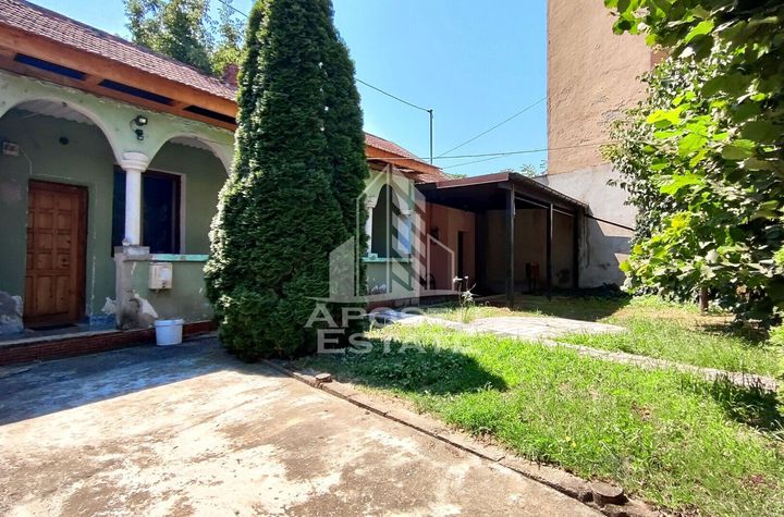 Casă - 4 camere de vanzare CENTRAL - Arad anunturi imobiliare Arad