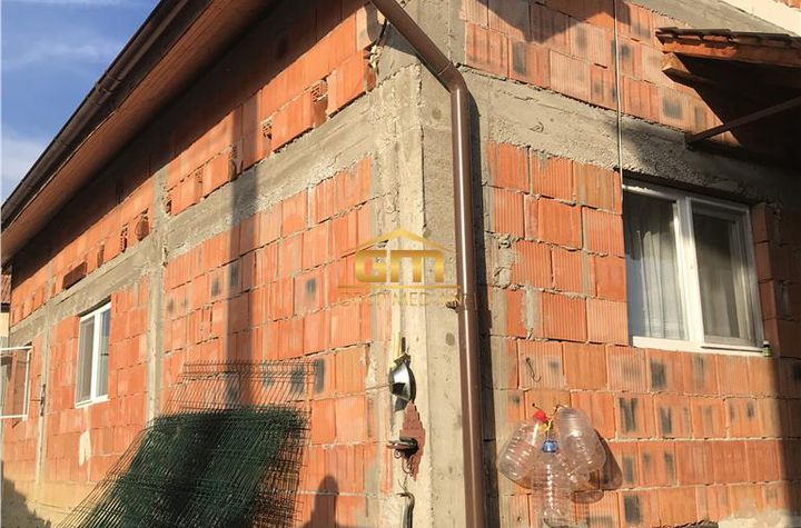 Casă - 4 camere de vanzare VLADESTI - Valcea anunturi imobiliare Valcea