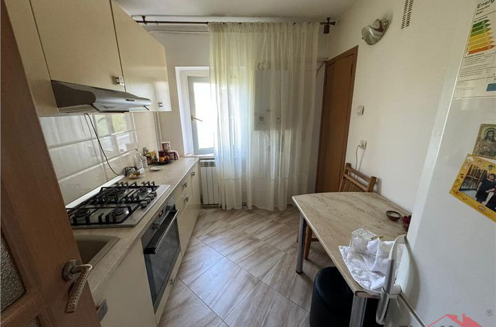 Apartament 3 camere de vanzare VEST - Vrancea anunturi imobiliare Vrancea