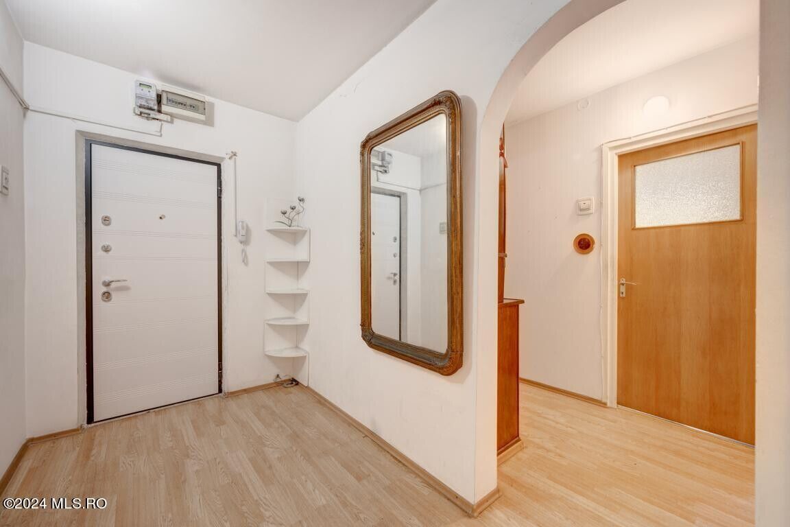 Vanzare apartament 4 cam. etaj 3/4 str. Brasov 10 min metrou