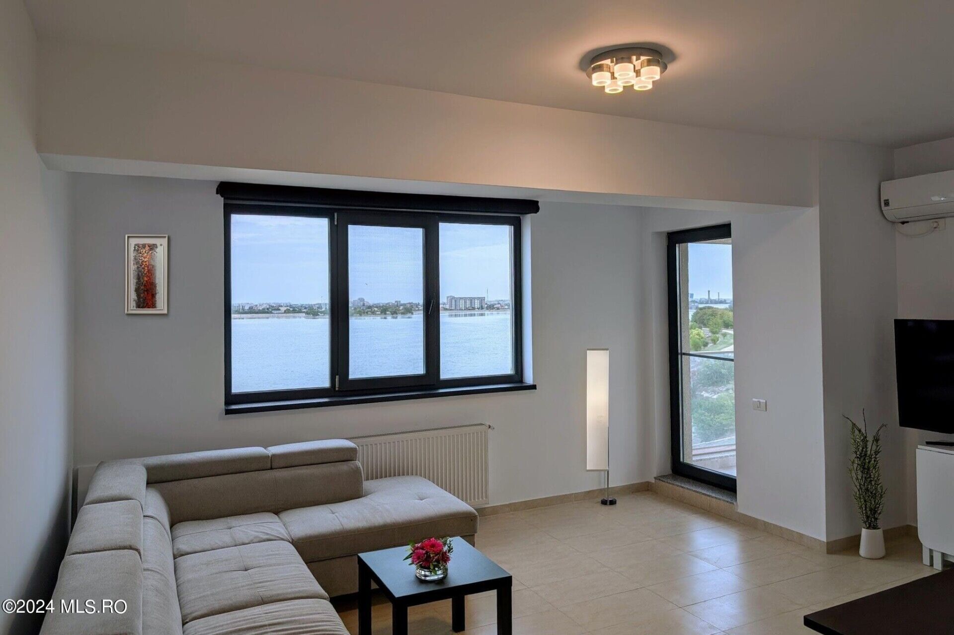 Novum Residence Lacul Morii 2: Apartament 3 camere mobilat, vedere lac