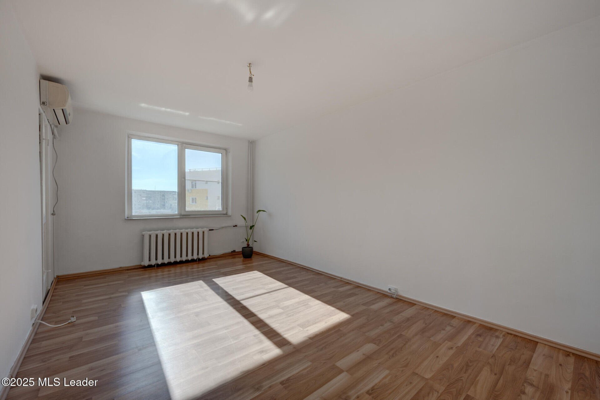 Apartament luminos de 3 camere, 2 bai, Rahova!