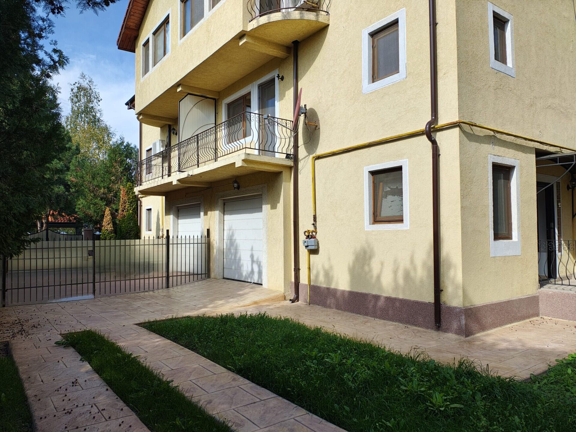 PIPERA-IANCU NICOLAE, vila duplex, mobilata, garaj, zona Scoala Britanica