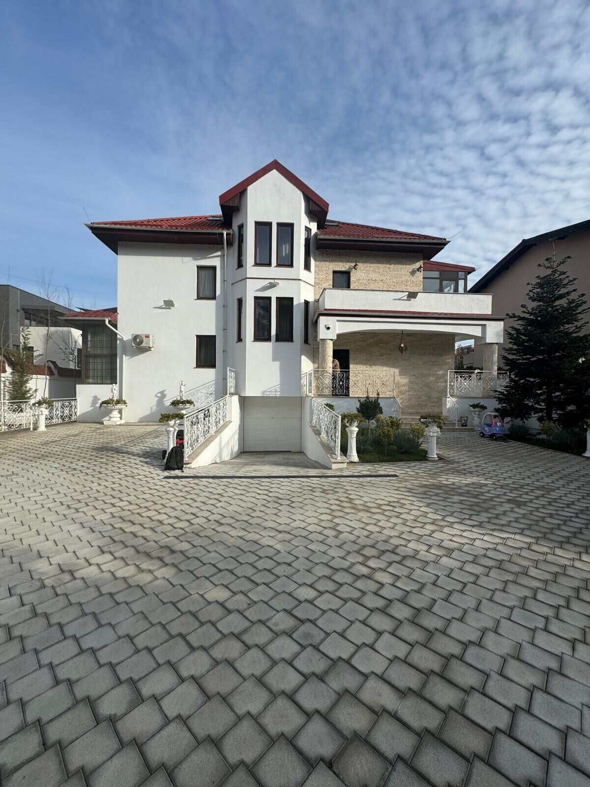 Bulevardul Pipera, vanzare vila S+P+1E+M, teren 1276 mp, suprafata construita 785 mp,