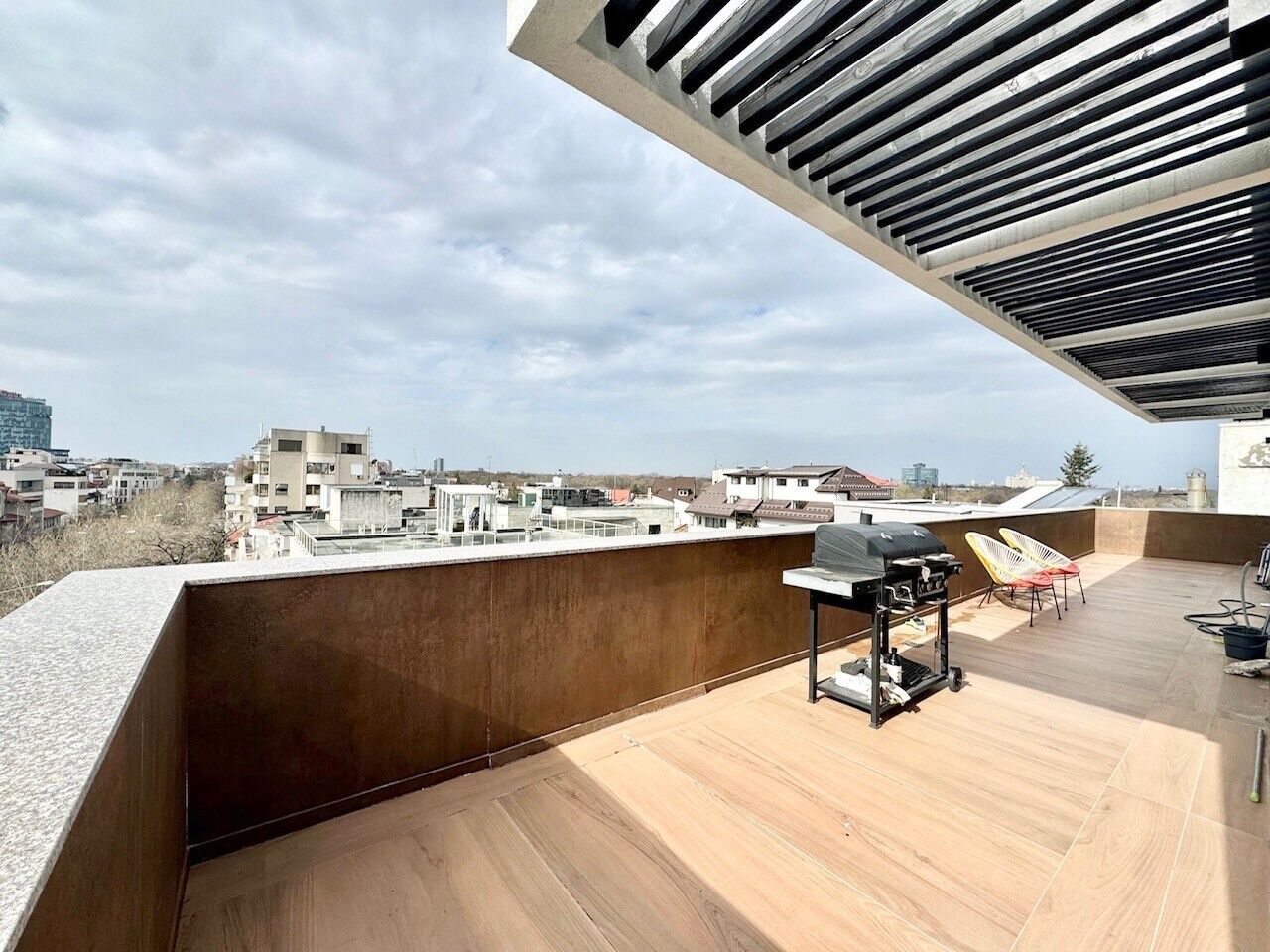 Penthouse with generous terrace, unobstructed view, Primaverii area